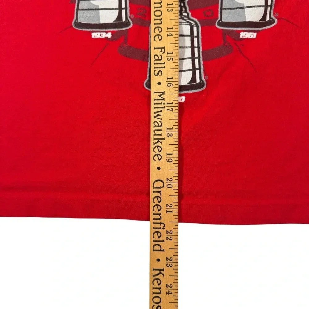 Vintage Chicago Blackhawks Stanley Cup Champions 2010 Red T-Shirt Youth Medium